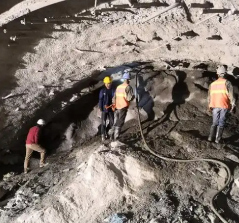 南澳拱顶带模注浆料的施工流程及注意事项